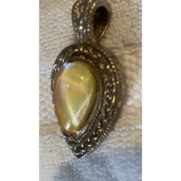 Vintage Ornate Silver Tone Teardrop Pendant Iridescent MOP Pendant - Picture 5 of 6
